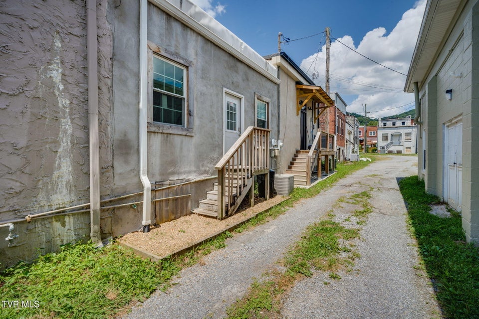 Photo #26: 122 Church Street