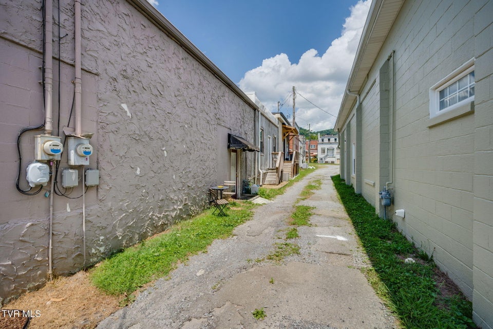 Photo #29: 122 Church Street