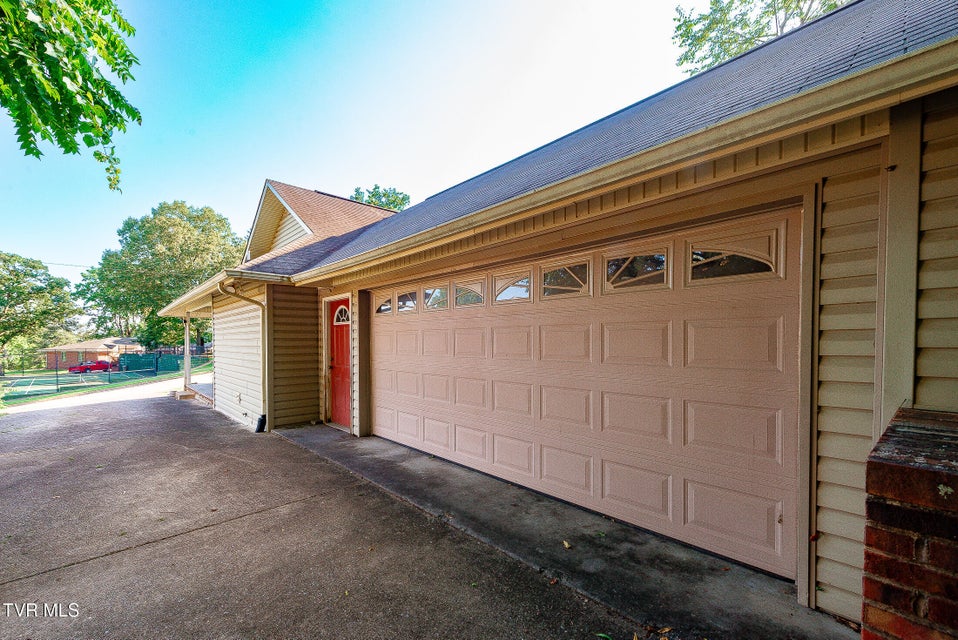 Photo #33: 904 Broadwood Drive