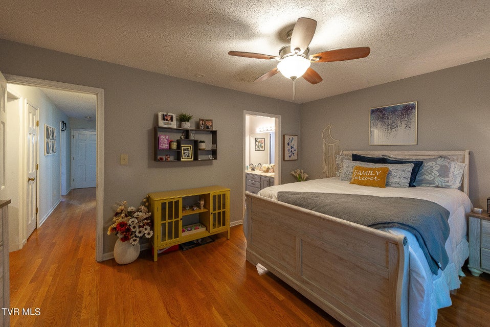 Photo #18: 904 Broadwood Drive