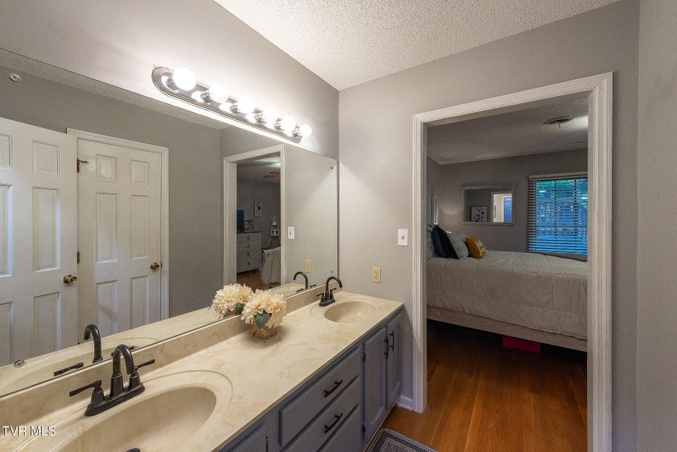 Photo #21: 904 Broadwood Drive