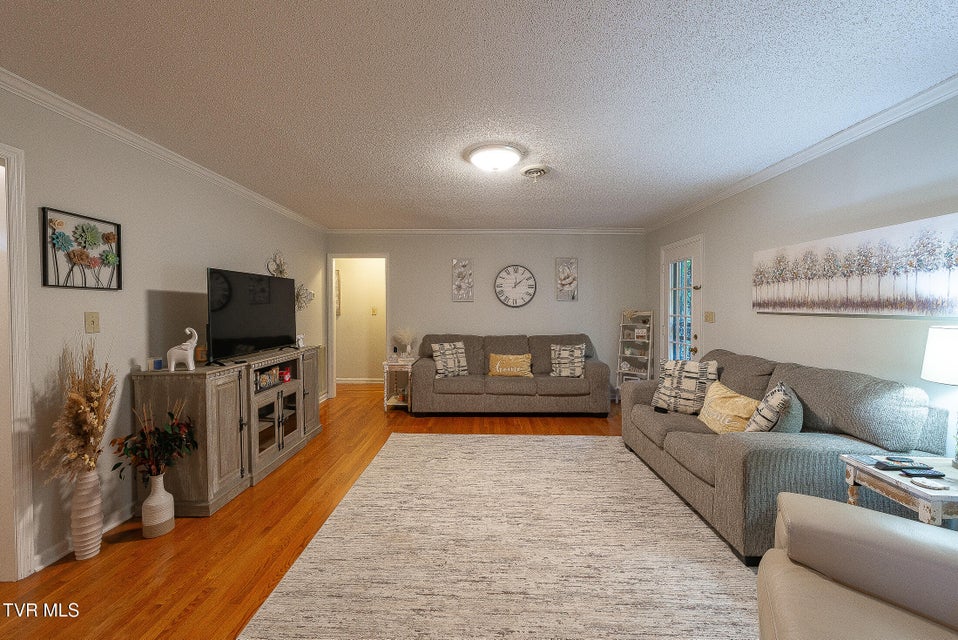 Photo #8: 904 Broadwood Drive