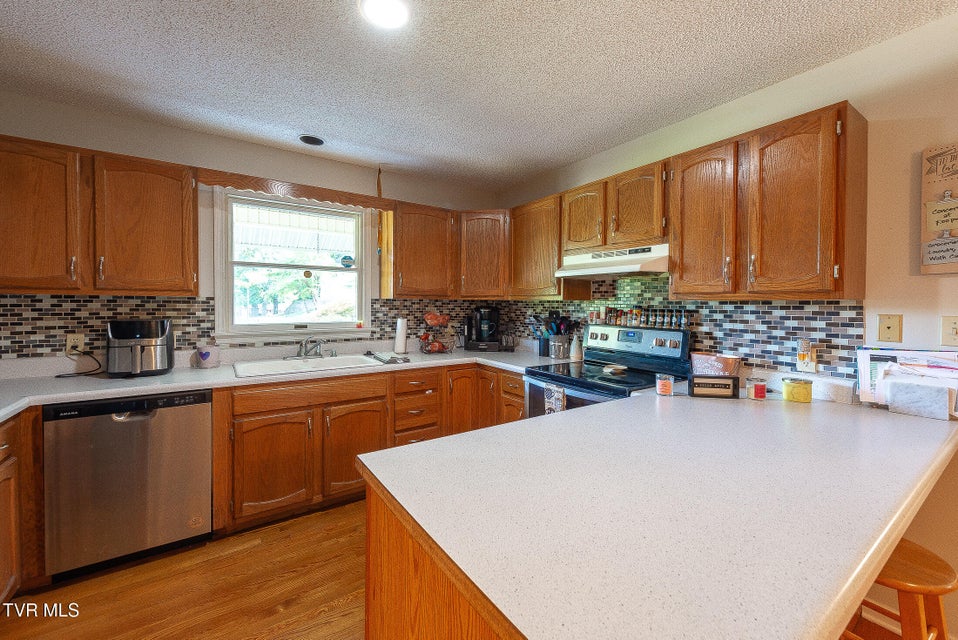 Photo #12: 904 Broadwood Drive