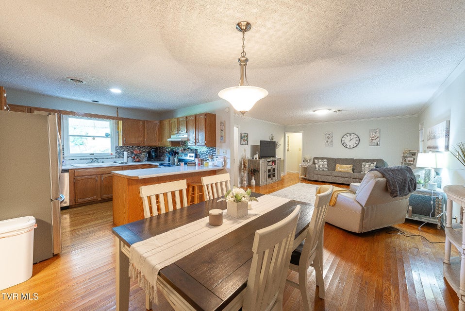 Photo #10: 904 Broadwood Drive