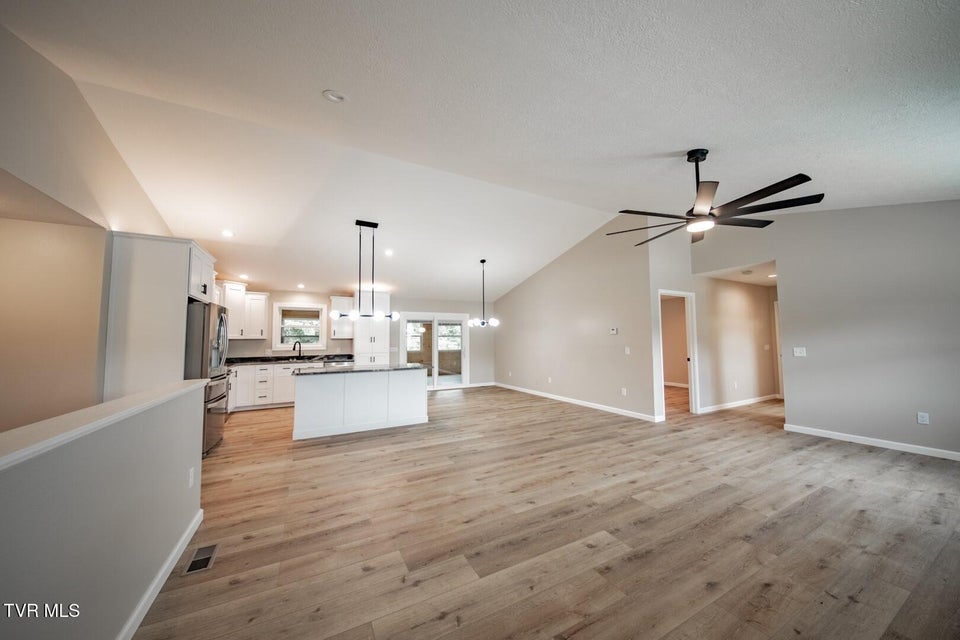 Photo #11: 116 Meadowood Dr 