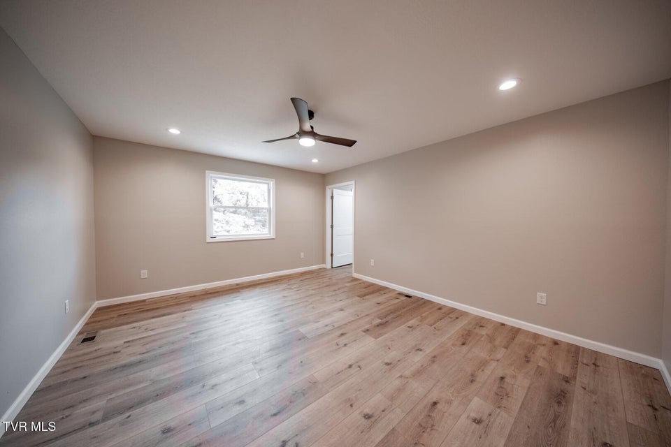 Photo #18: 116 Meadowood Dr 
