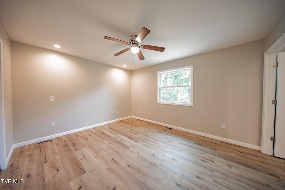 Photo #21: 116 Meadowood Dr 