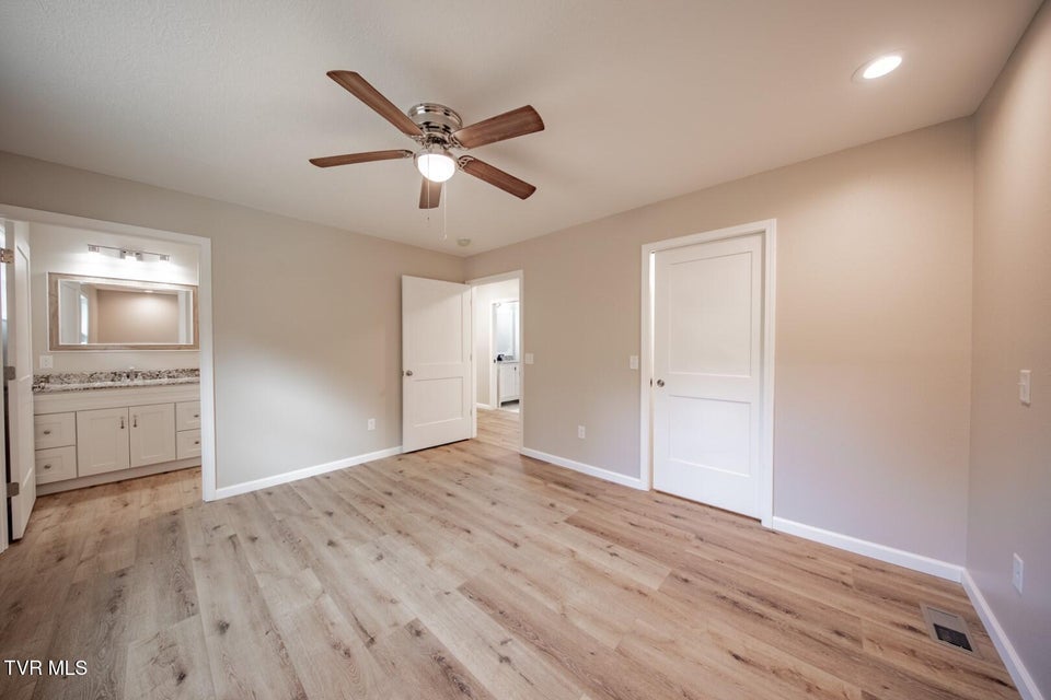 Photo #22: 116 Meadowood Dr 