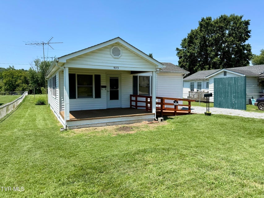 Photo #2: 933 Walker Street