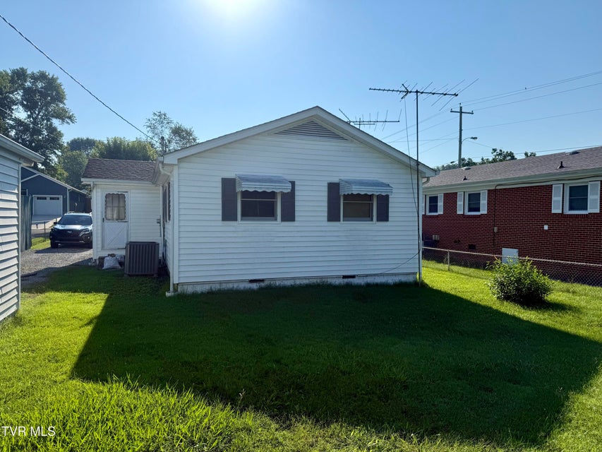 Photo #3: 933 Walker Street