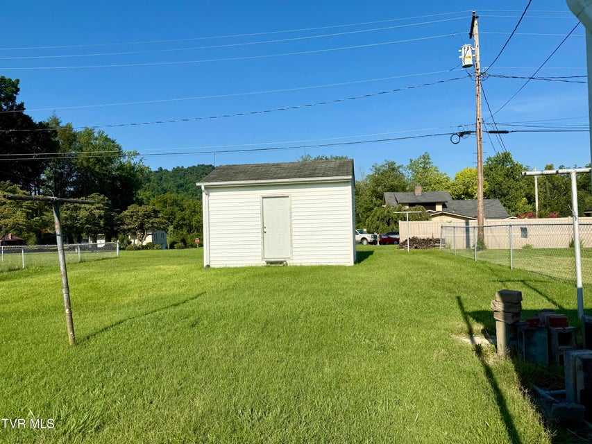 Photo #4: 933 Walker Street