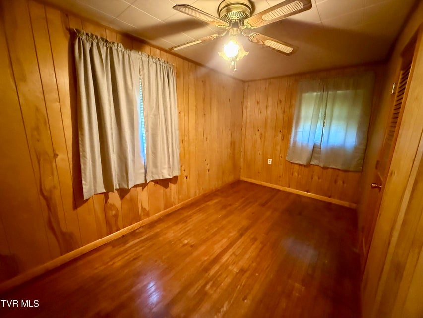 Photo #11: 933 Walker Street