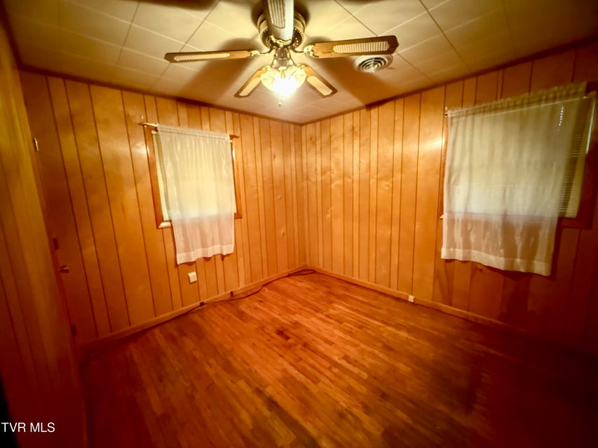 Photo #16: 933 Walker Street