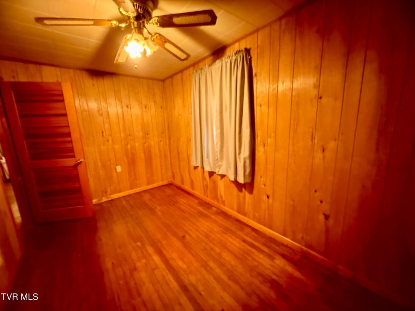 Photo #18: 933 Walker Street