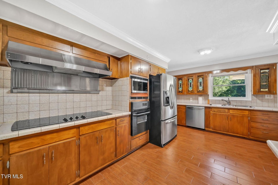 Photo #10: 130 Smith Avenue