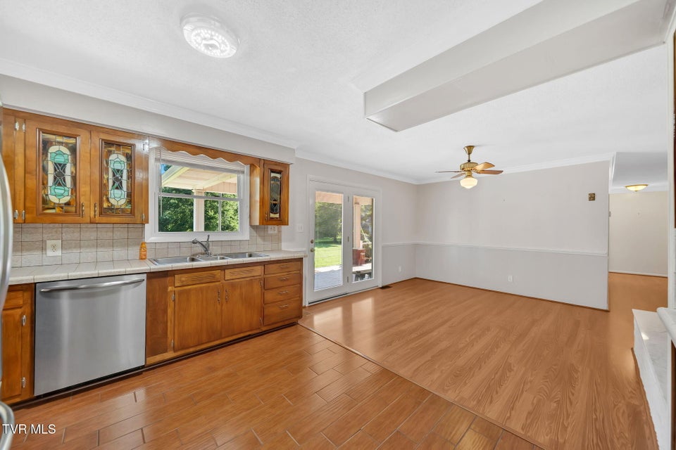 Photo #13: 130 Smith Avenue