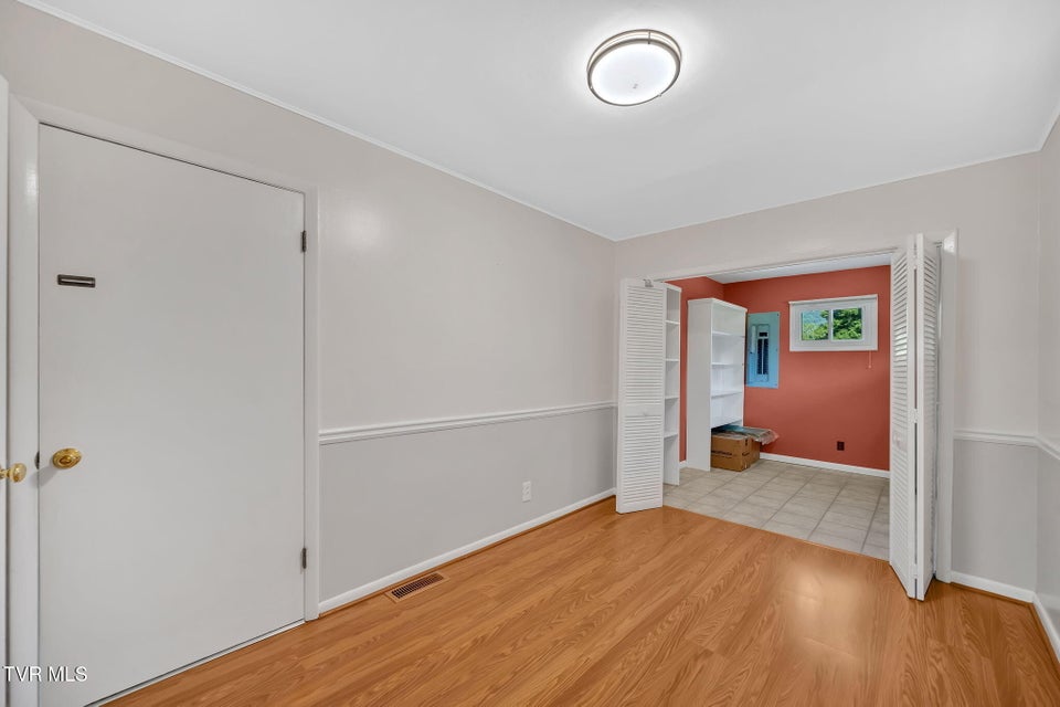 Photo #28: 130 Smith Avenue