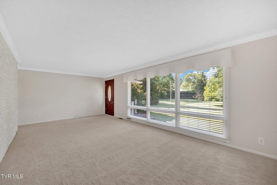 Photo #6: 130 Smith Avenue