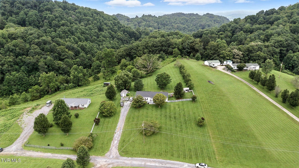 Photo #4: 17977 Overlook Dr Drive