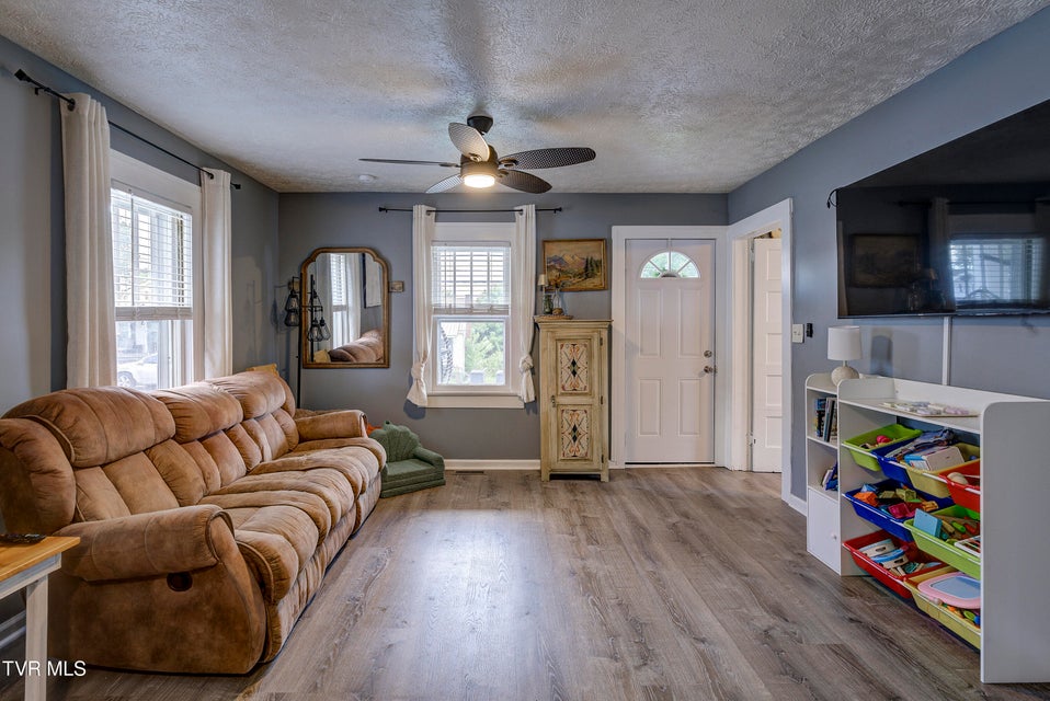 Photo #9: 1222 Chestnut Street