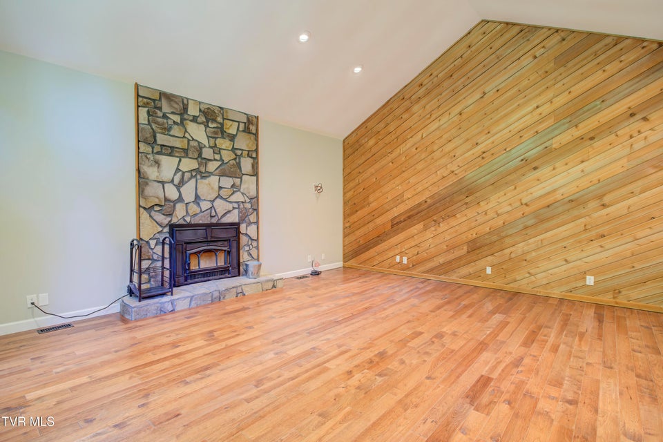 Photo #7: 230 Picadilly Lane