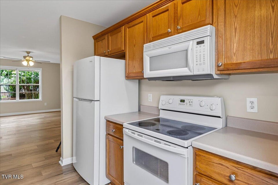Photo #32: 1303 Kensington Place