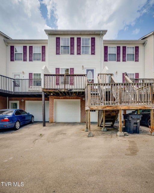Photo #2: 121 Bilco Street