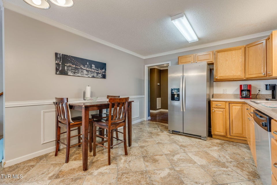 Photo #10: 121 Bilco Street