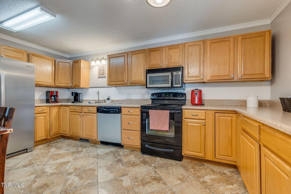 Photo #11: 121 Bilco Street