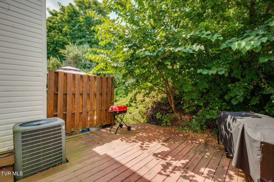 Photo #24: 121 Bilco Street