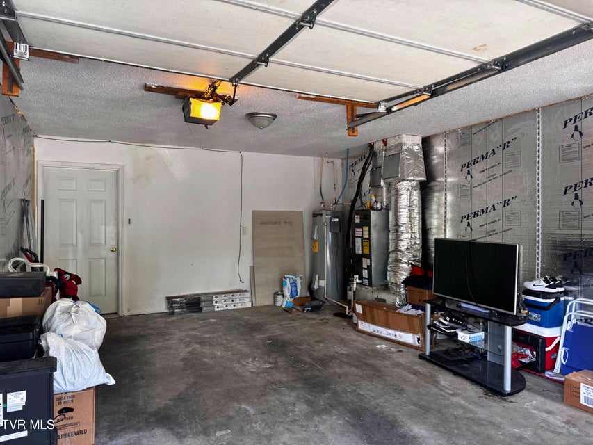 Photo #26: 121 Bilco Street