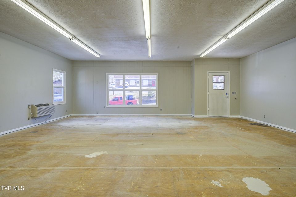 Photo #8: 105 Brookfield Drive