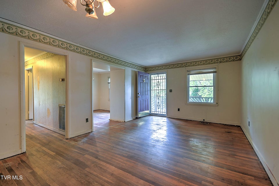 Photo #5: 1320 Lynwood Circle