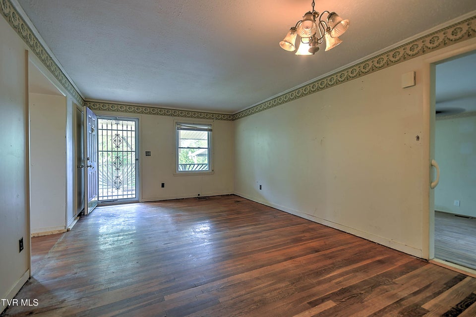 Photo #6: 1320 Lynwood Circle