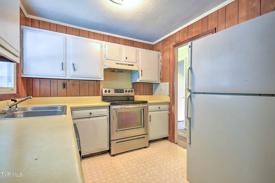 Photo #8: 1320 Lynwood Circle