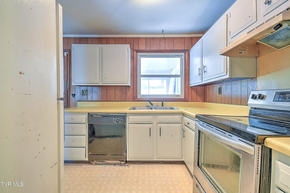 Photo #9: 1320 Lynwood Circle