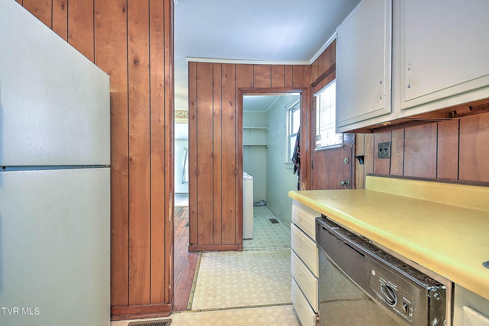 Photo #10: 1320 Lynwood Circle