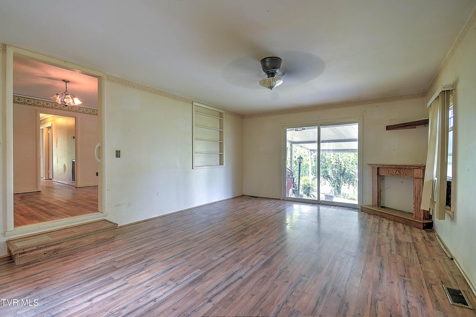 Photo #13: 1320 Lynwood Circle