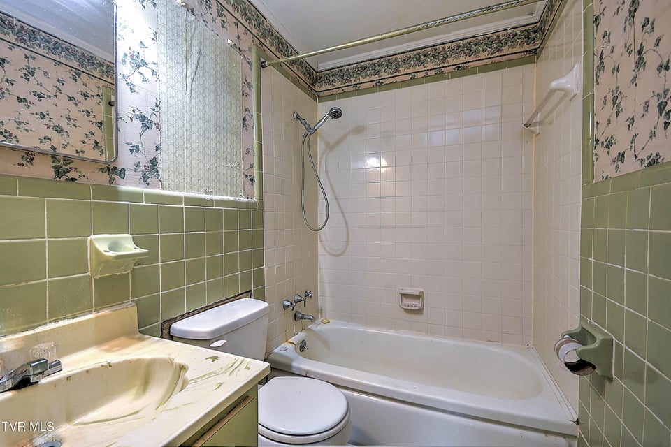 Photo #18: 1320 Lynwood Circle
