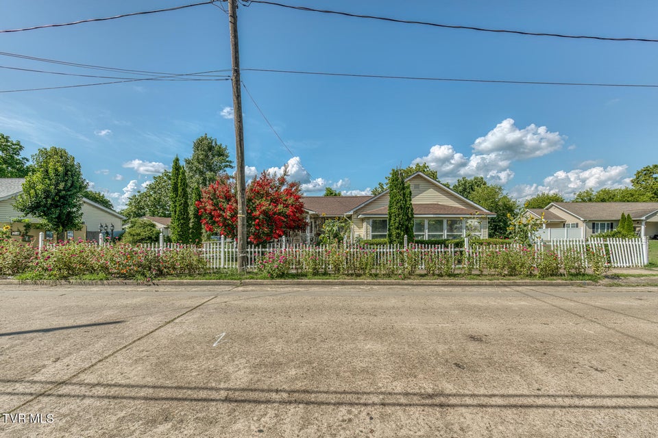 Photo #2: 1026 Robertson Street