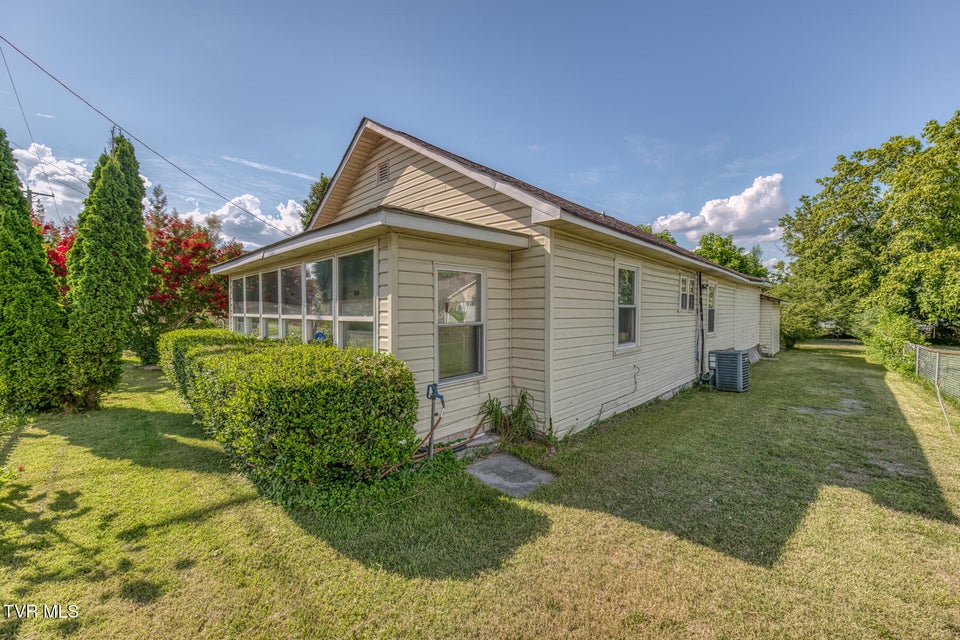 Photo #3: 1026 Robertson Street
