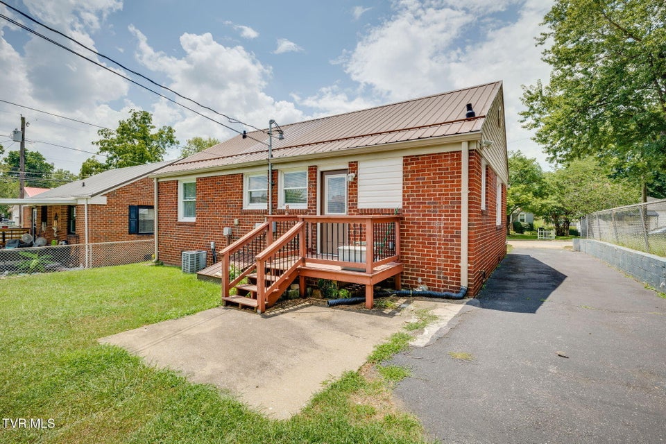 Photo #24: 513 Bellvue Avenue