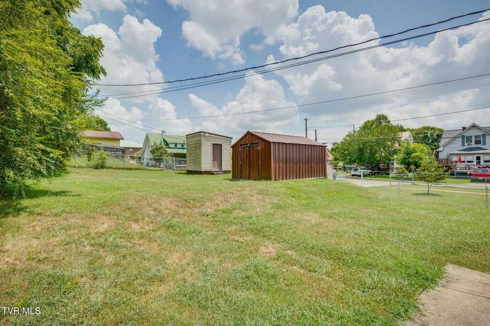 Photo #25: 513 Bellvue Avenue
