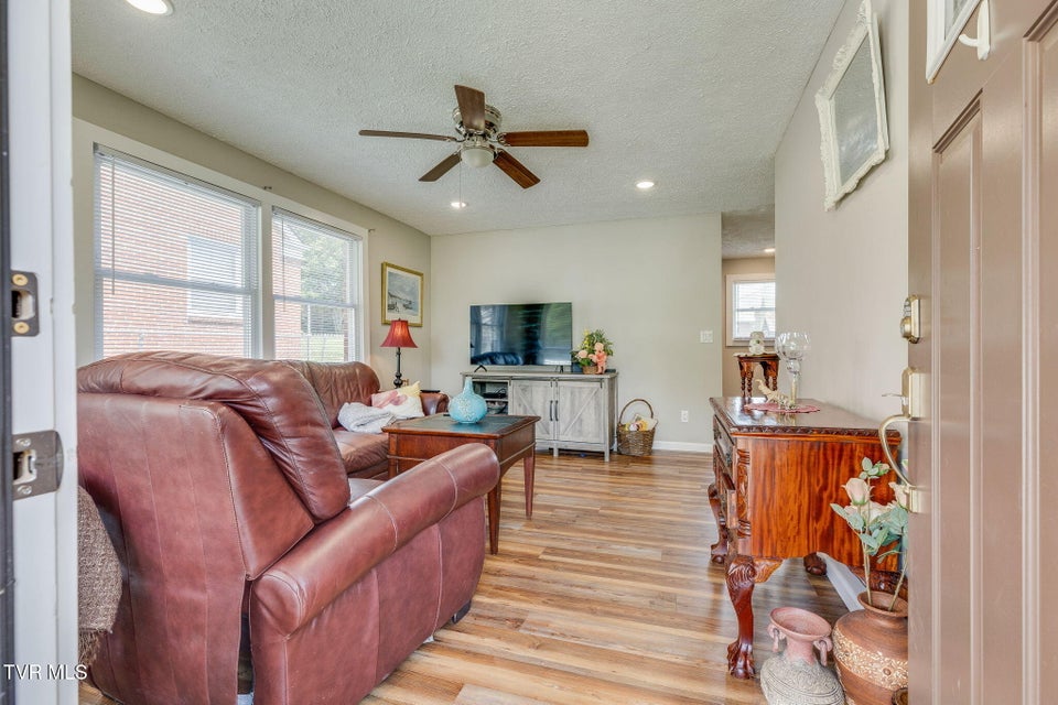 Photo #4: 513 Bellvue Avenue