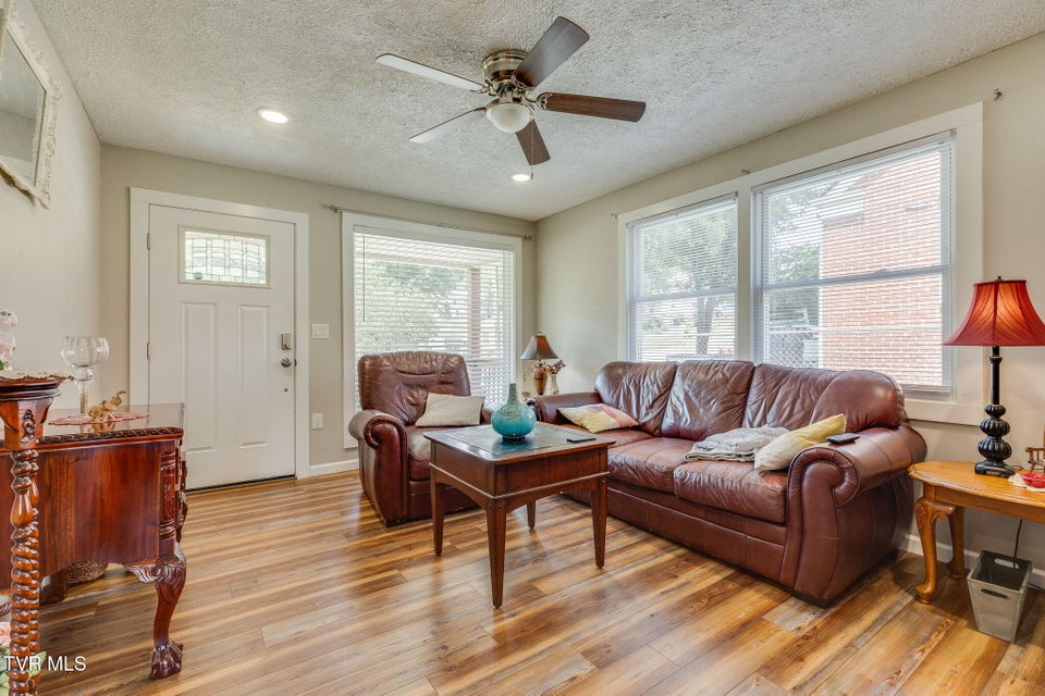 Photo #5: 513 Bellvue Avenue