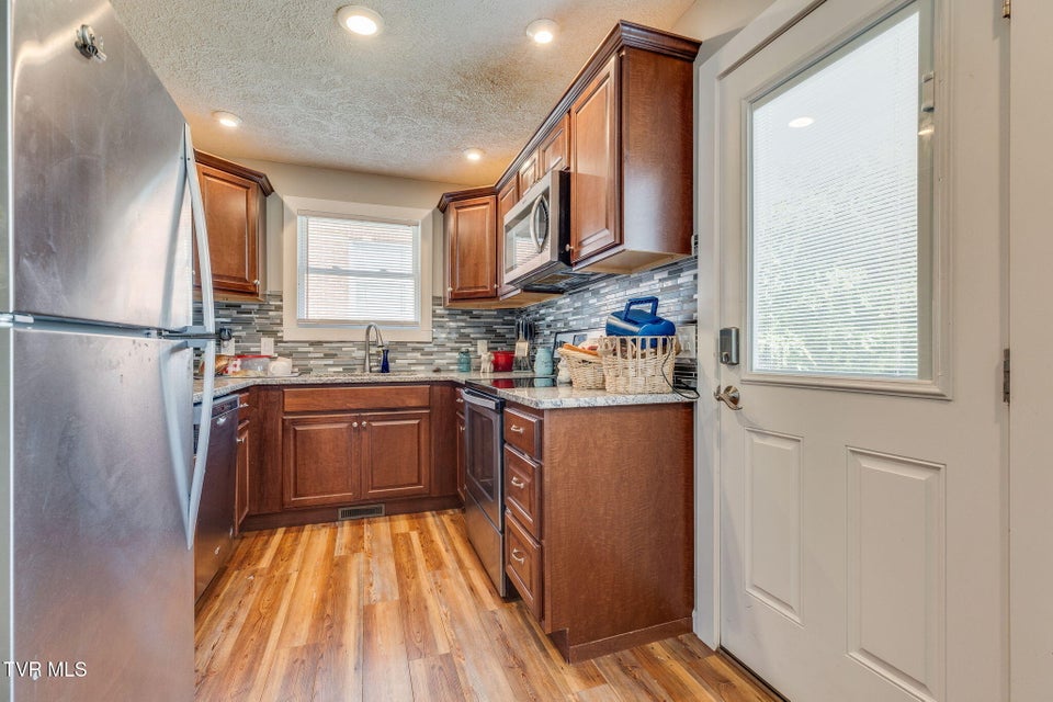 Photo #7: 513 Bellvue Avenue
