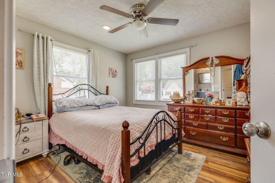 Photo #10: 513 Bellvue Avenue