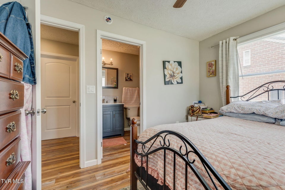 Photo #11: 513 Bellvue Avenue