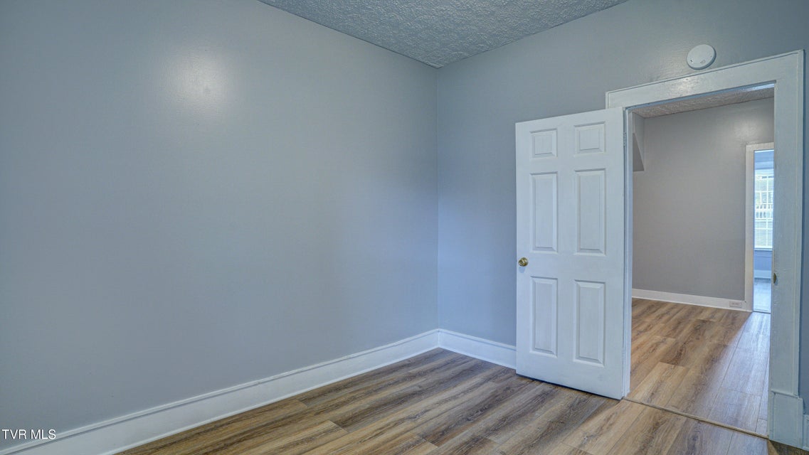 Photo #25: 907 Baxter Street