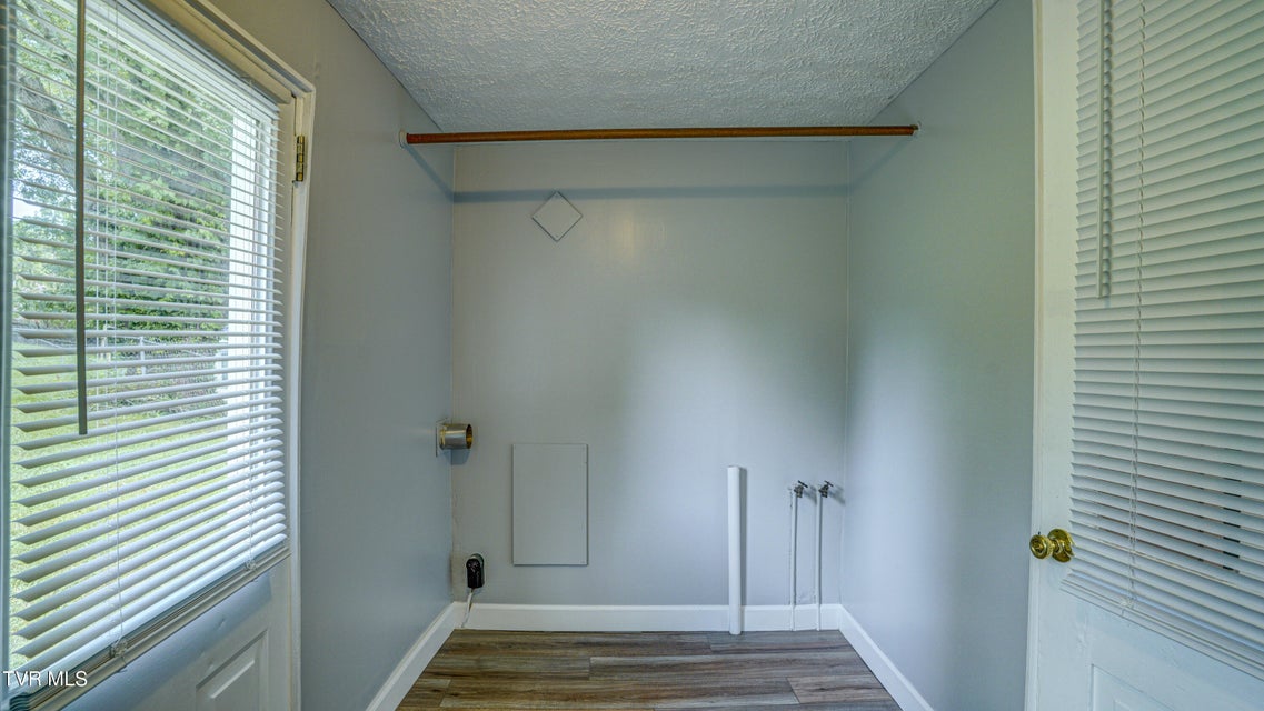 Photo #30: 907 Baxter Street